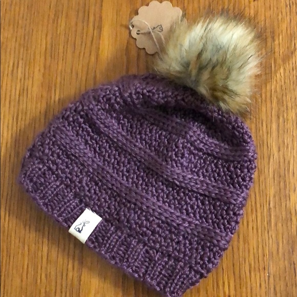 NWT-Deep Lavender Knit Hat w/Faux Animal PomPom - Picture 2 of 3